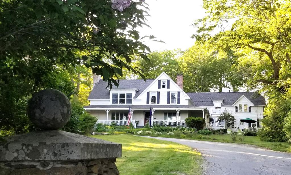 Timbercliffe Cottage Inn image