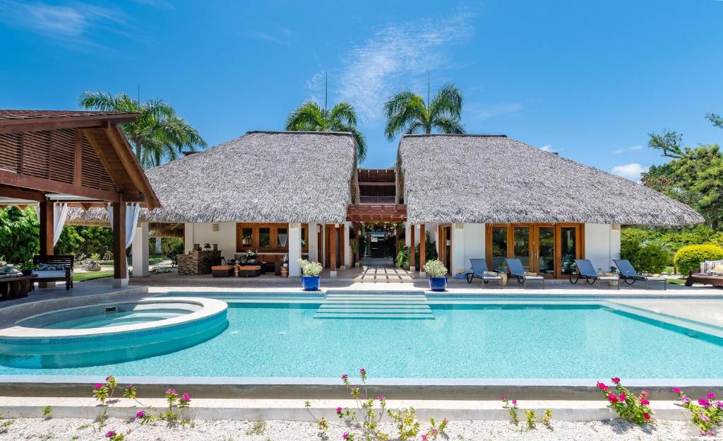 Private Villa with Incredible Pool, maid, jacuzzi - Cap Cana Resort
