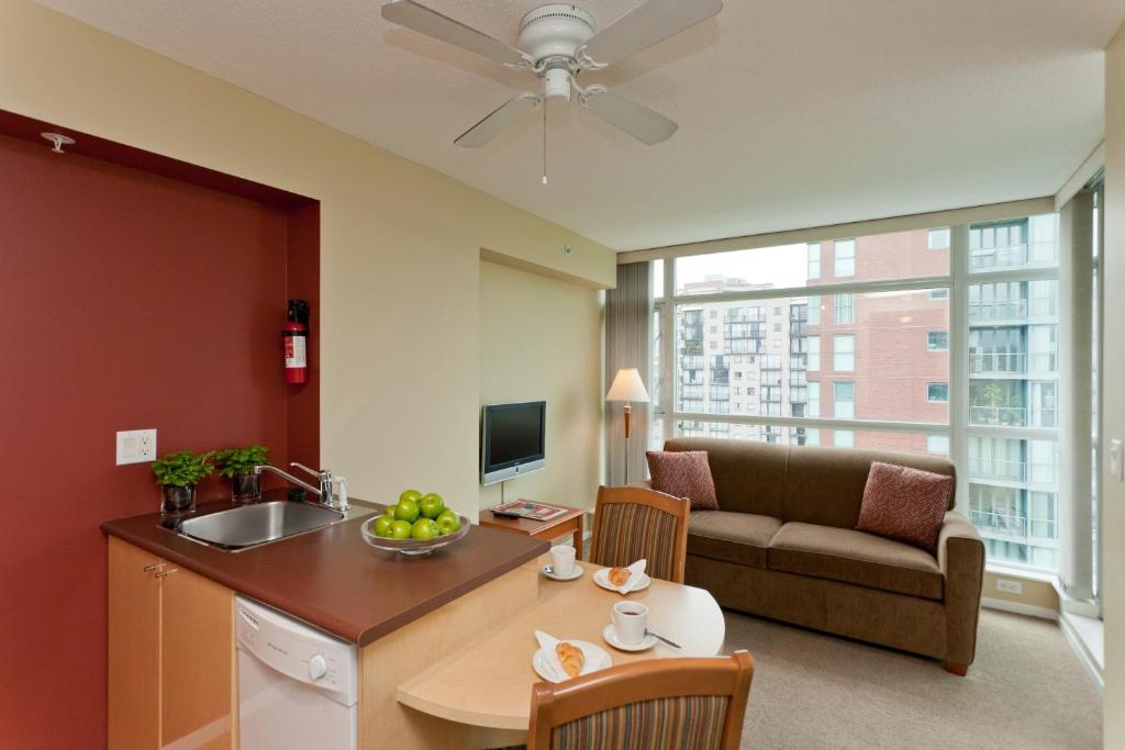 Lord Stanley Suites On The Park photo 2