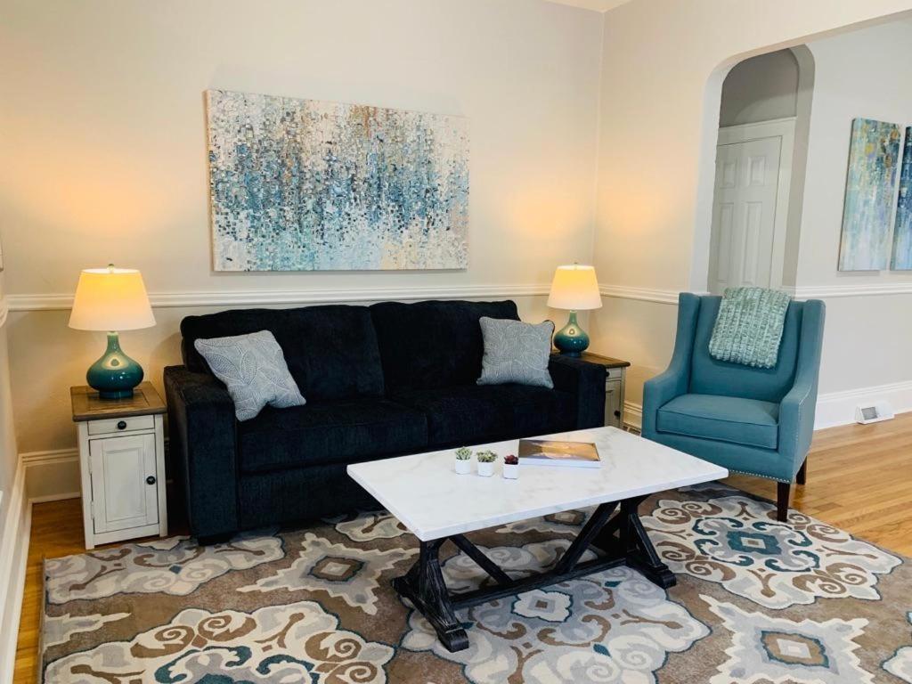 Stunning Bungalow next to UNC - Free Cruiser Bikes! image