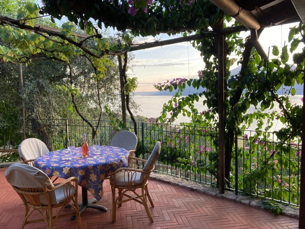 Casa Oliva Castelletto di Brenzone photo 4