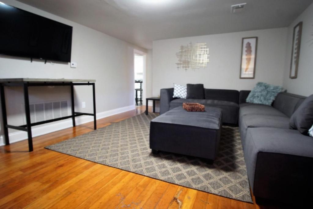 Close to UNC with Great Yard, Firepit & Free Bikes! image