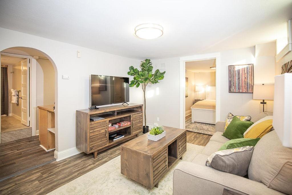 Cozy Retreat | Walk to UNC | FREE Cruiser Bikes image