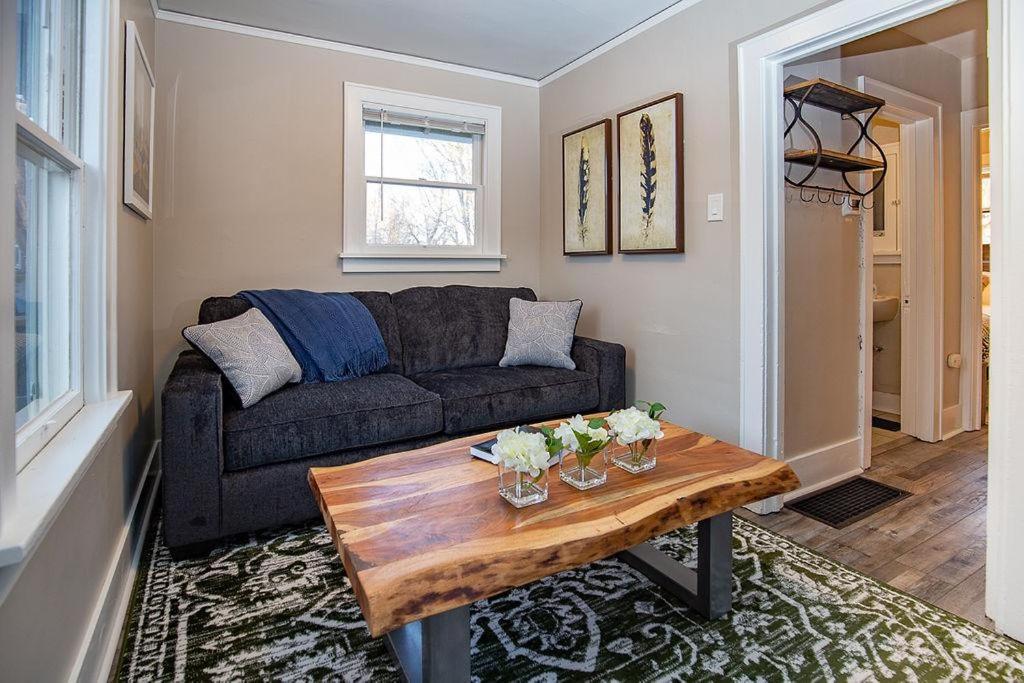 Cozy Carriage House, Walk to UNC, Free Bikes image