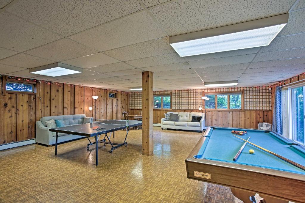 Family Home with Game Room about 8 Mi to Traverse City photo 2