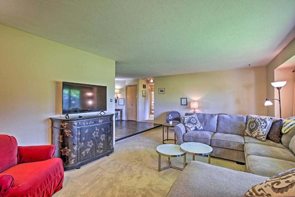 Family Home with Game Room about 8 Mi to Traverse City photo 3