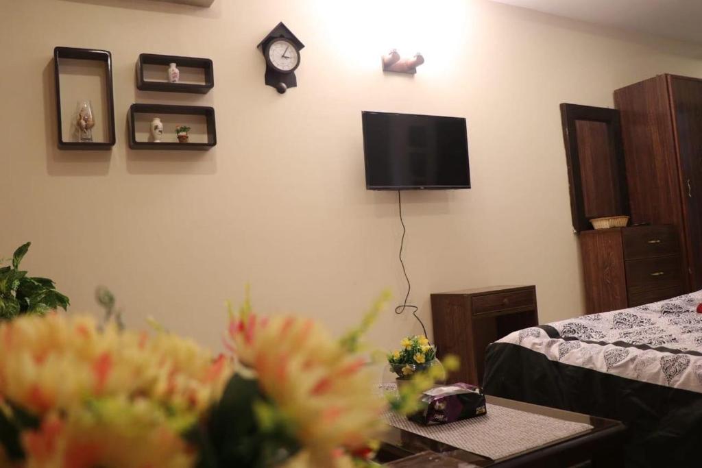 Cozy Studio Apartment In Bahria town photo 1