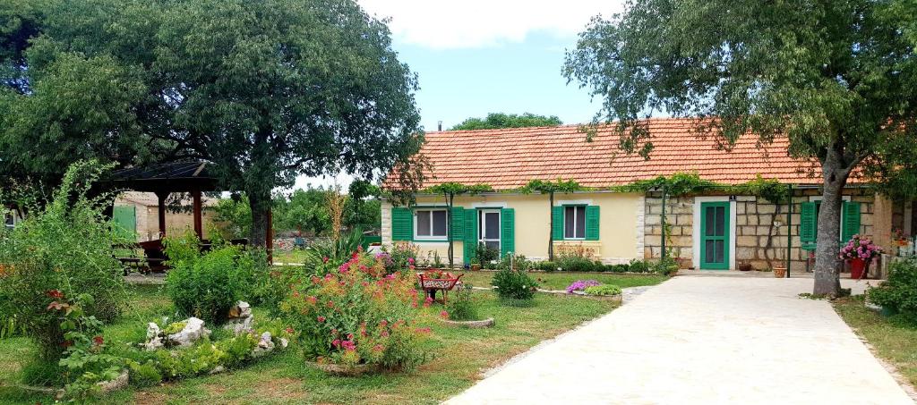Village House Fafarinka - close to Krka National Park photo 3