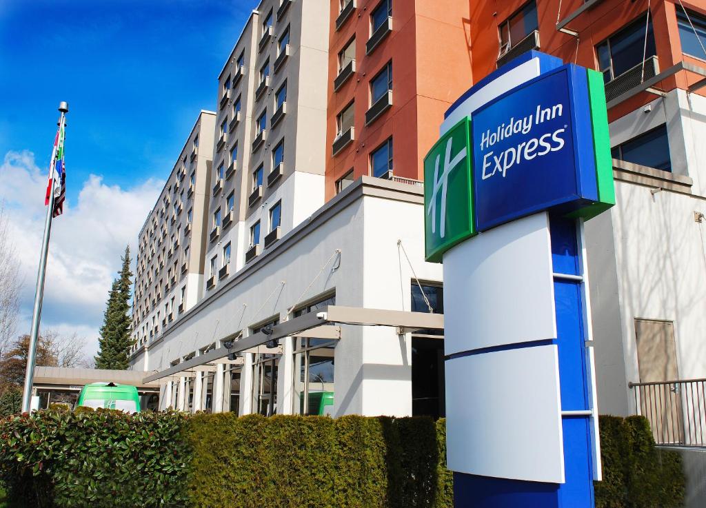 Holiday Inn Express Vancouver Airport-Richmond, an IHG Hotel photo 2