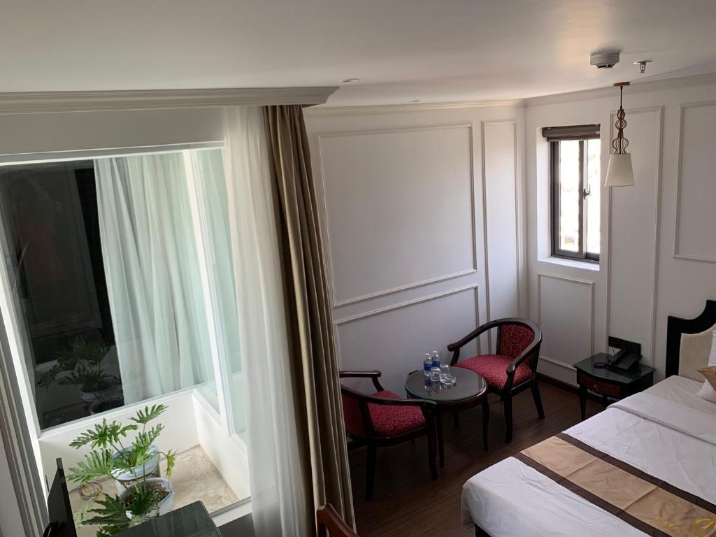 Двухместный (Улучшенный двухместный номер с 1 кроватью), Khanh Linh Hotel