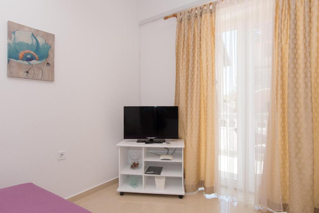 Апартаменты (Апартаменты с 1 спальней и балконом), Apartments Lovrić