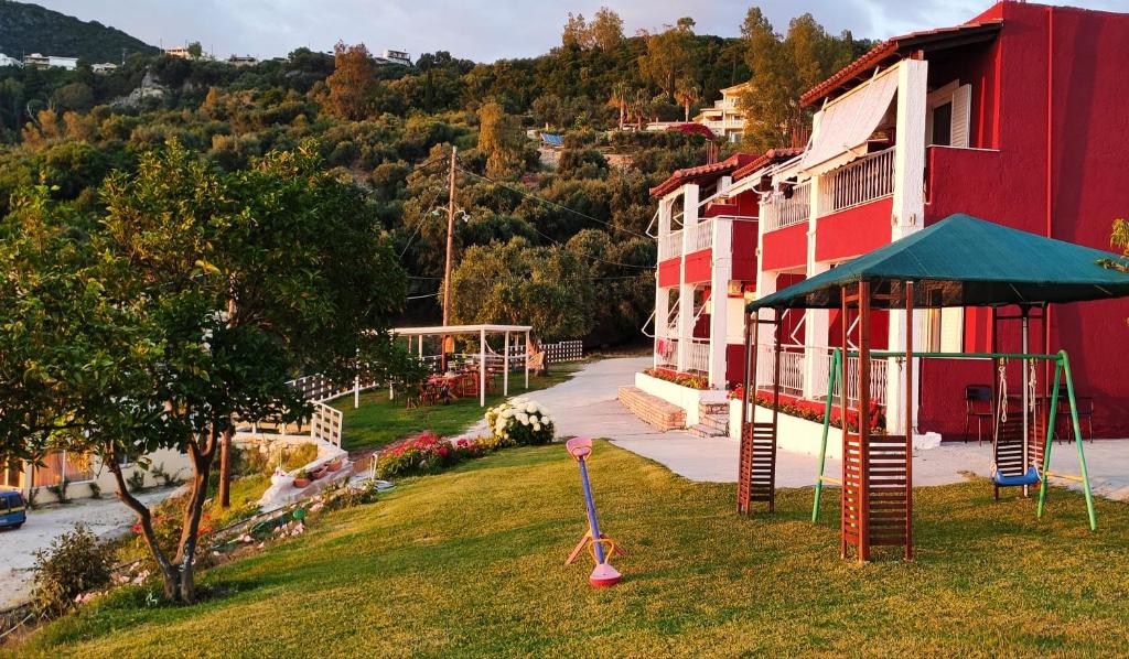 Sunset Apartments photo 2