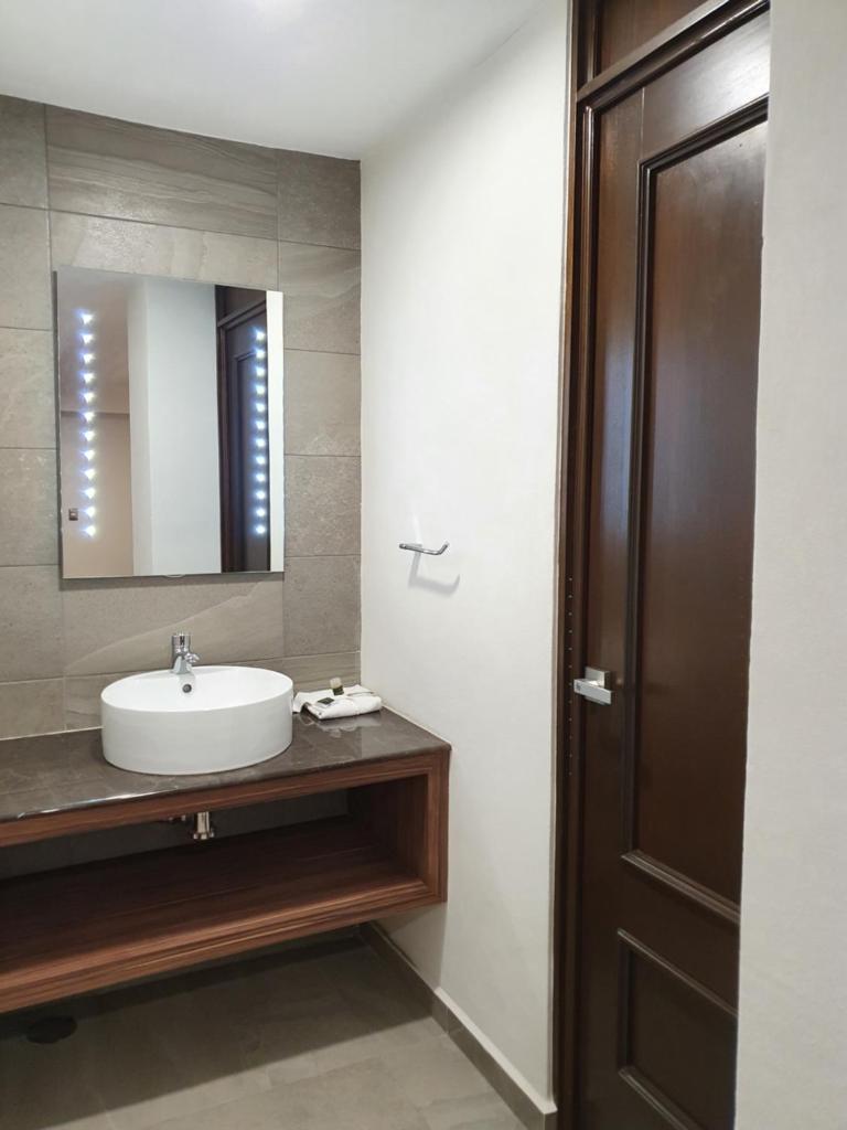 Estanza Hotel & Suites photo 2