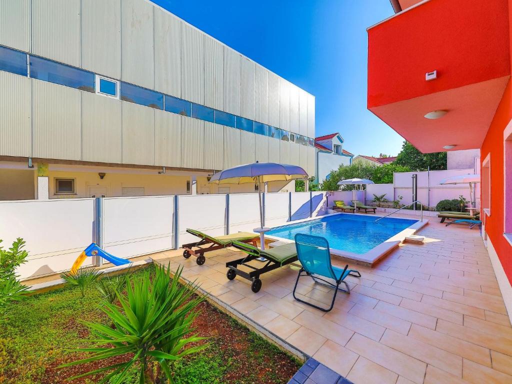 Simplistic Holiday Home in Okrug Gornji with Swimming Pool photo 3