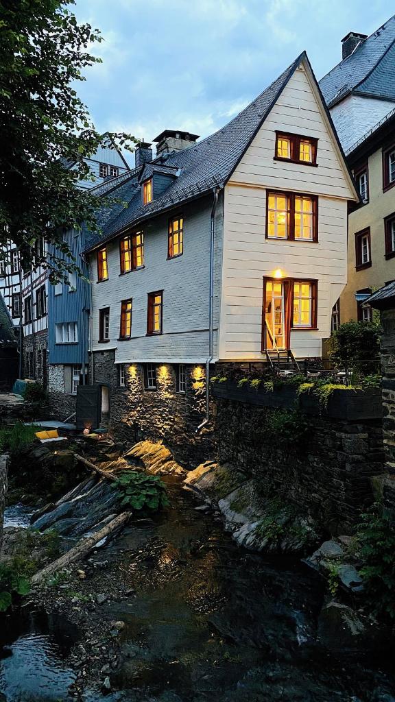 Monschau-Auszeit: Historisch wohnen direkt am Bach photo 2