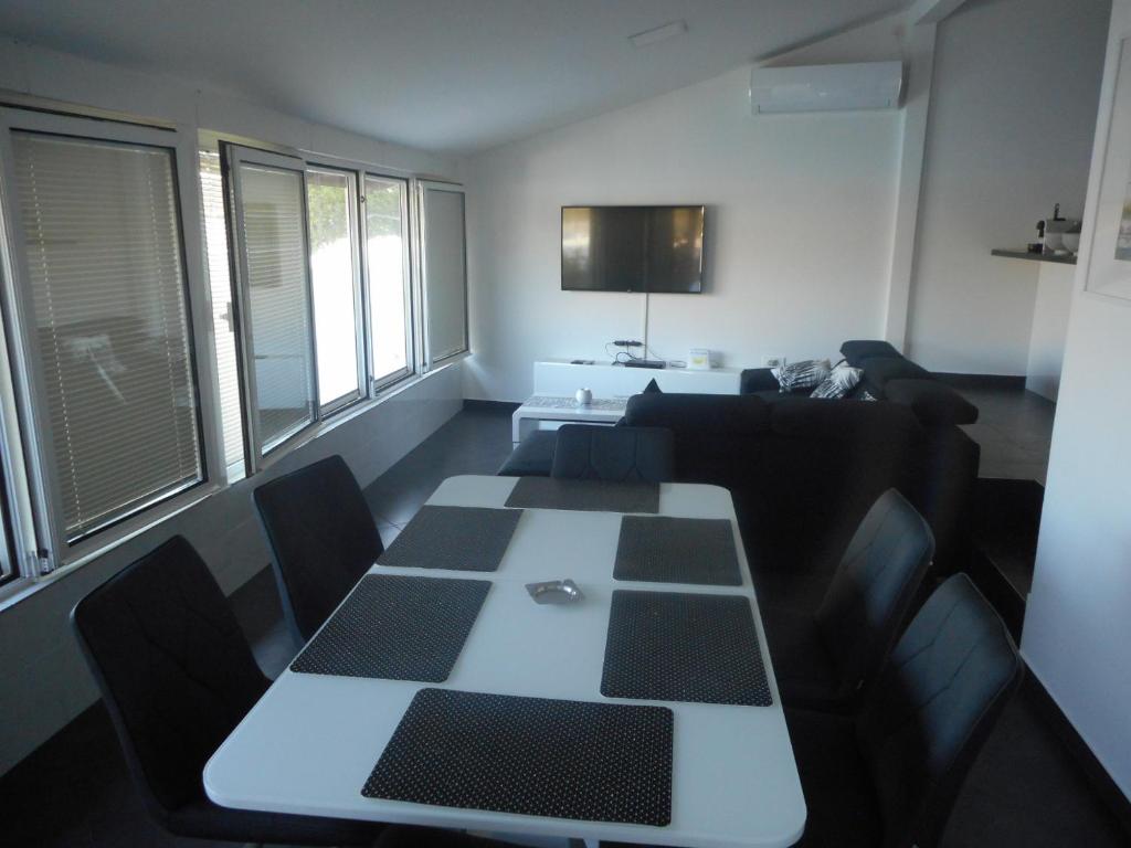 Holiday home Ivan photo 1