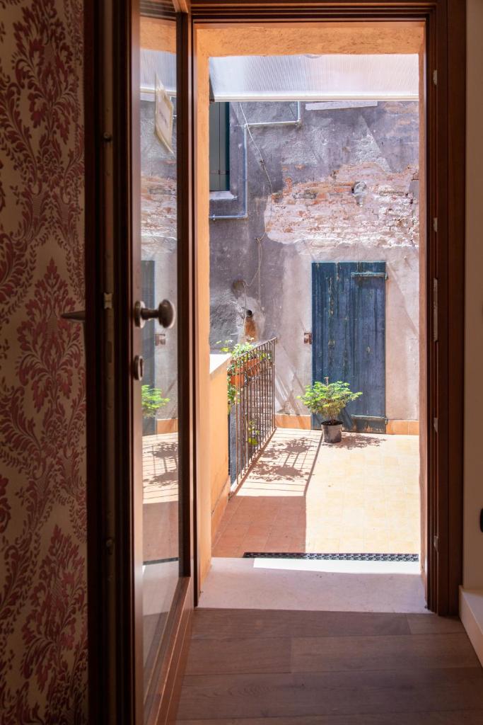 Charming Palace Santa Fosca - Tap to explore photos