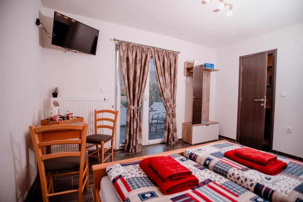House Karakas photo 2