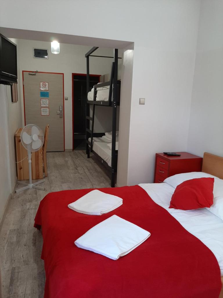 Семейный (Cемейный номер с собственной ванной комнатой), Oki Doki OLD TOWN Hostel