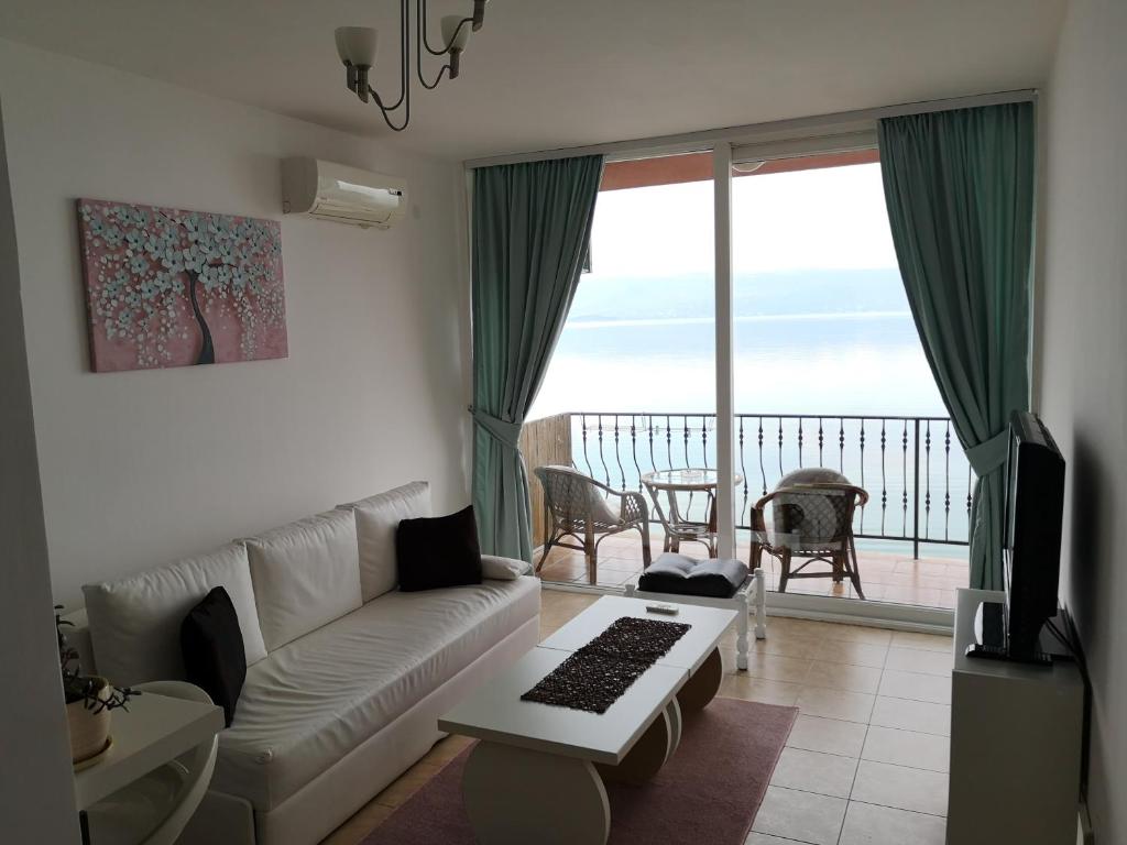 Villa Eros Apartments photo 2