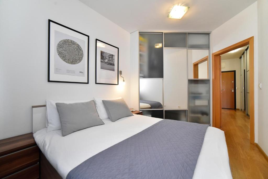 BLOCK APARTMENT PARK with private garage parking, Zagreb