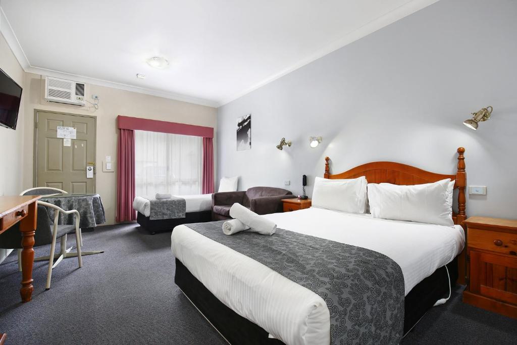 New England Motor Inn photo 2