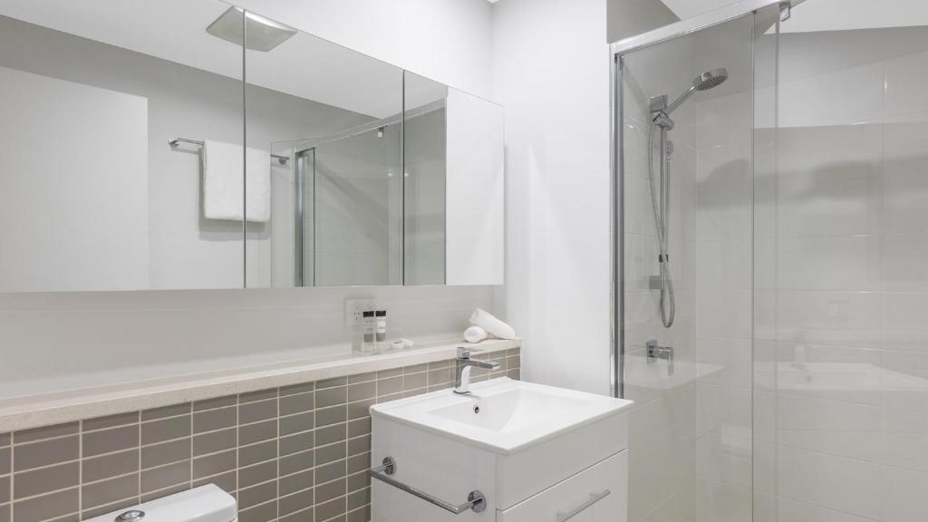 Oaks Brisbane Woolloongabba Suites - Tap to explore photos