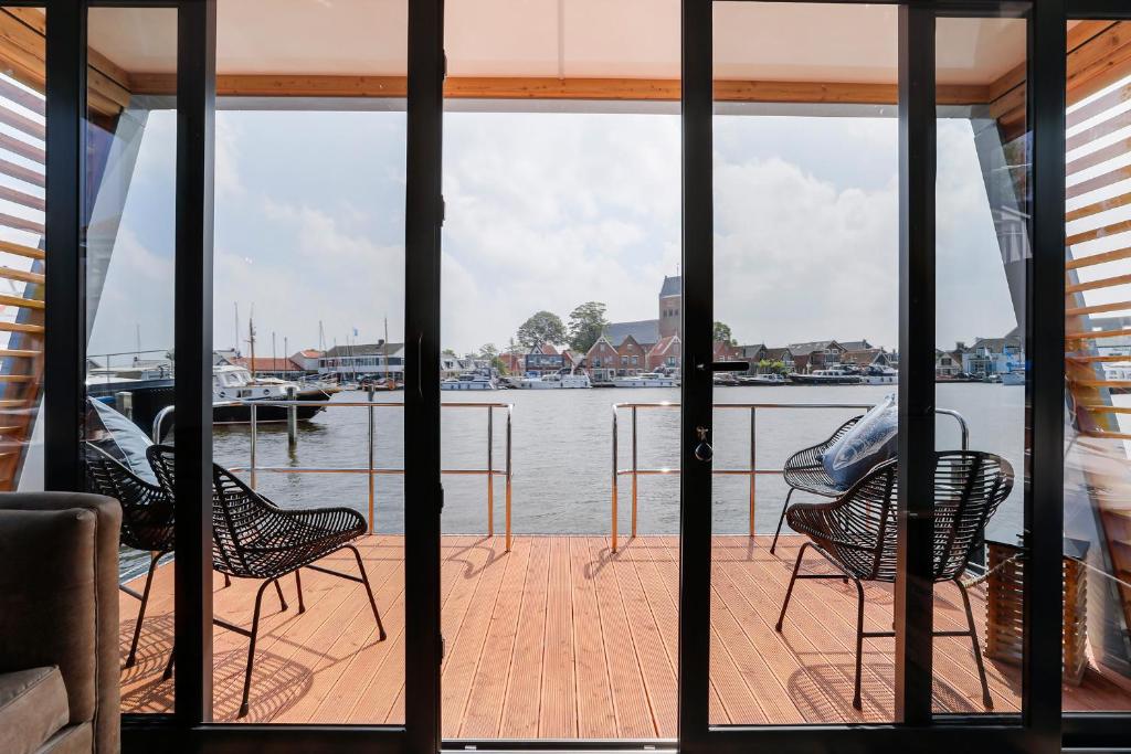 Luxe Houseboat Skoft photo 3