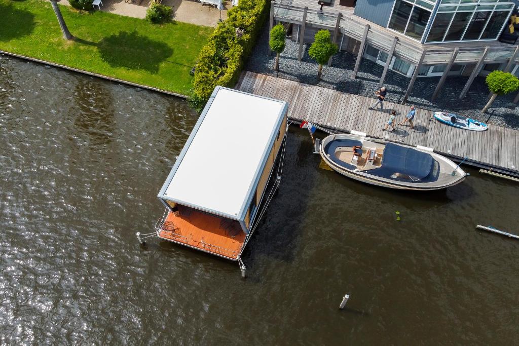 Luxe Houseboat Skoft