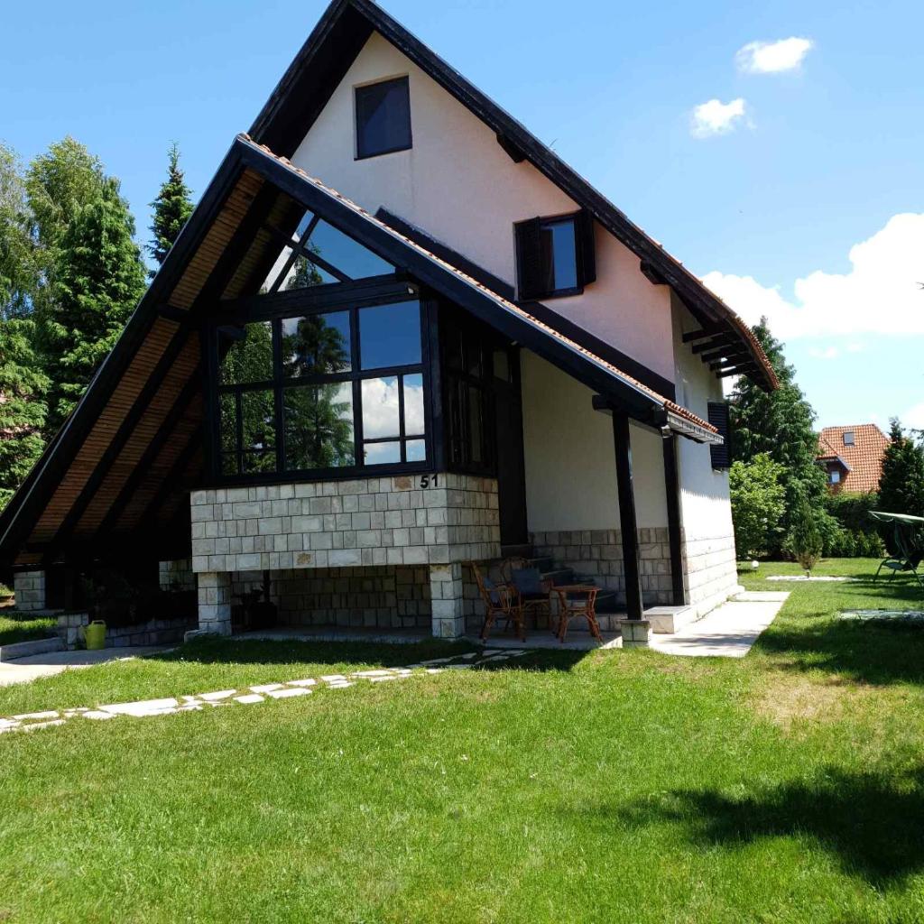 Planinska kuća sa dvorištem photo 1