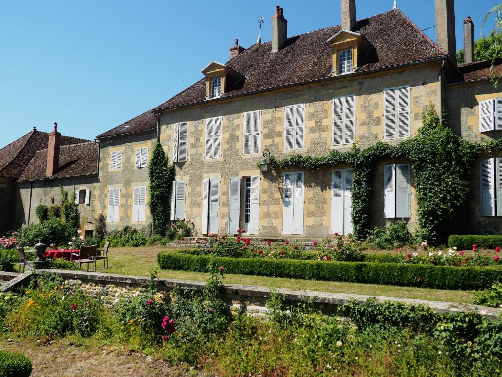 Gentilhommière de Lurcy le Bourg photo 3