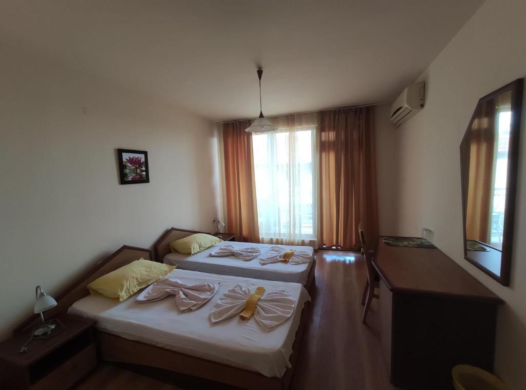 Family Hotel Denica photo 1