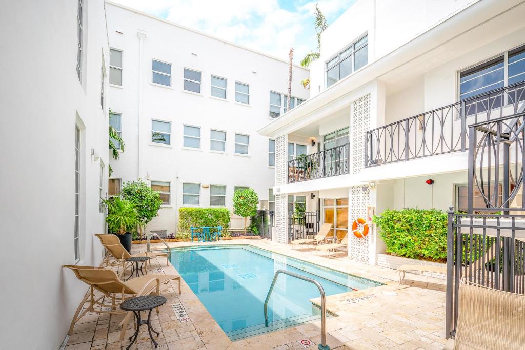 Fountain condo 2 story Pool BBQ Balcony image
