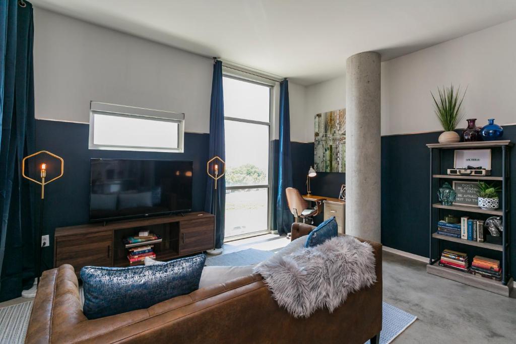 Mid Century Modern Downtown Condo | 30+ Night Min image