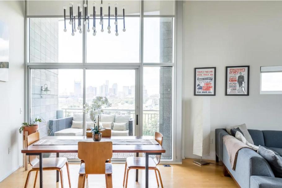 Luxe Two Bedroom Penthouse With Skyline Views, Internet, Gym image