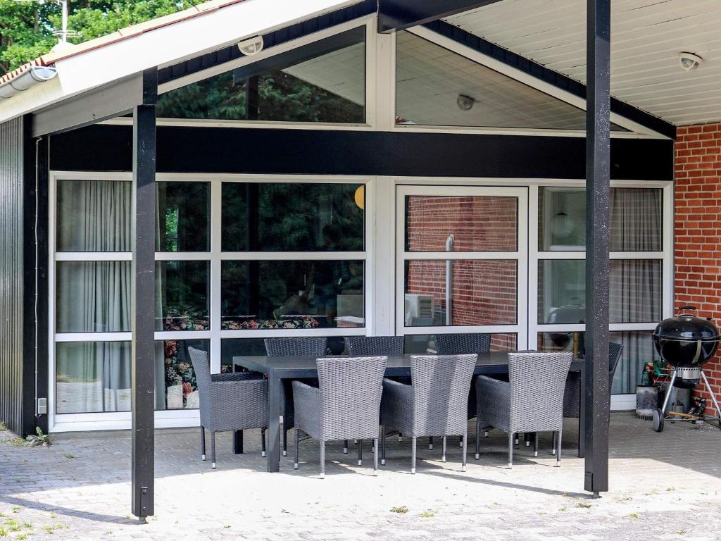 Four-Bedroom Holiday home in Hadsund 25 photo 1