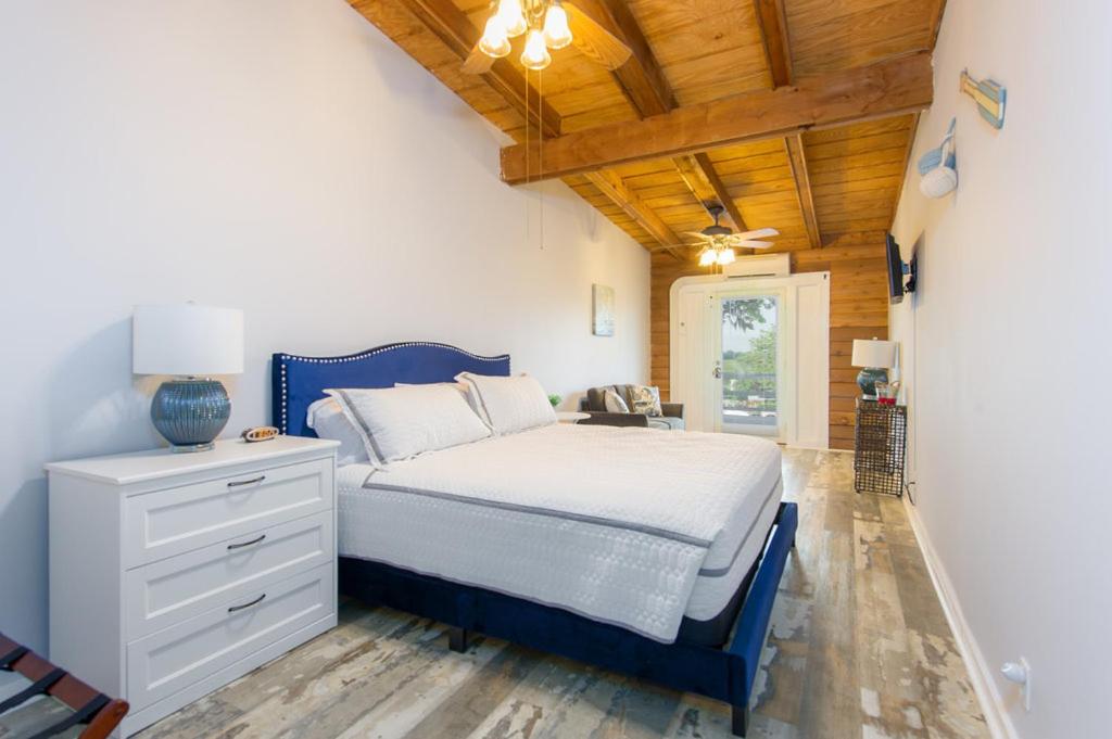 Darien Dockside Inn image