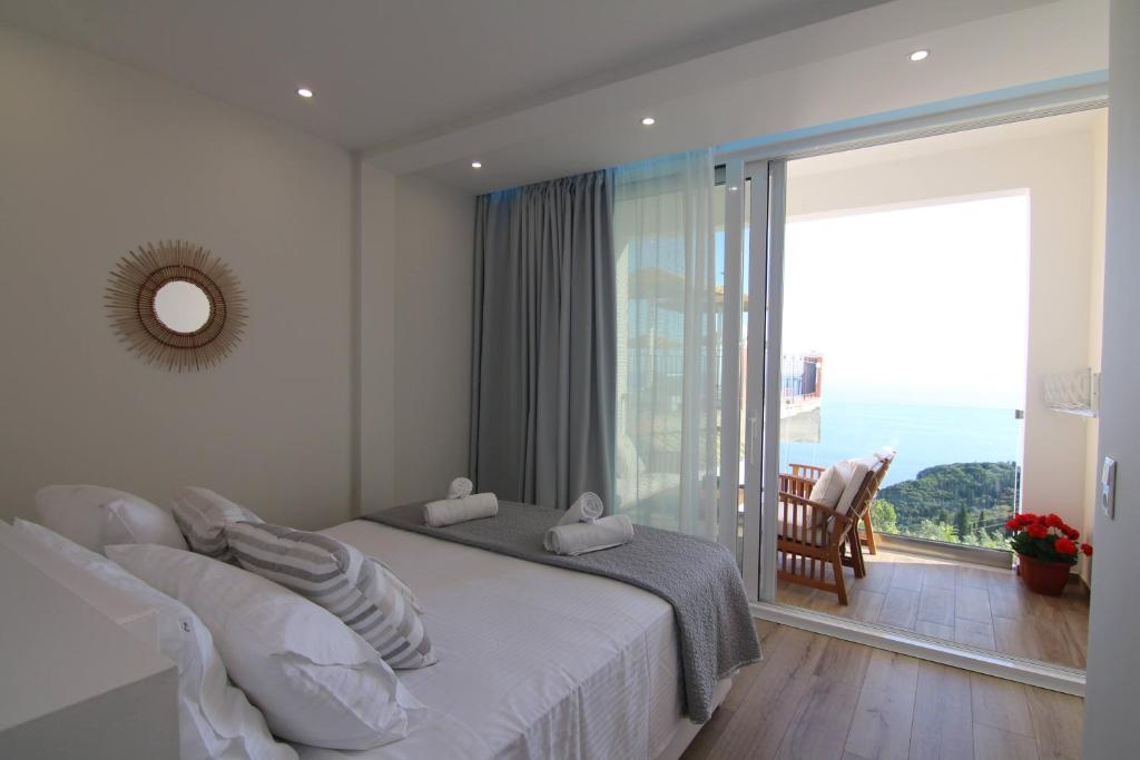 Lakones Deluxe Suites A photo 3
