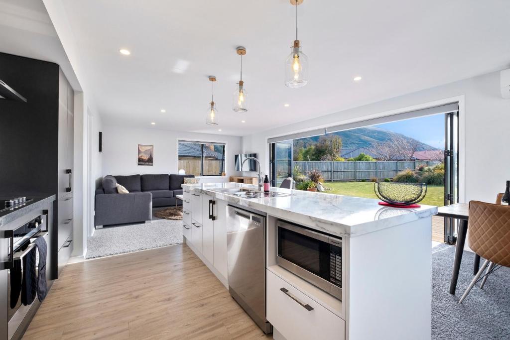 Paradise Found - Lake Hawea Holiday Home photo 3