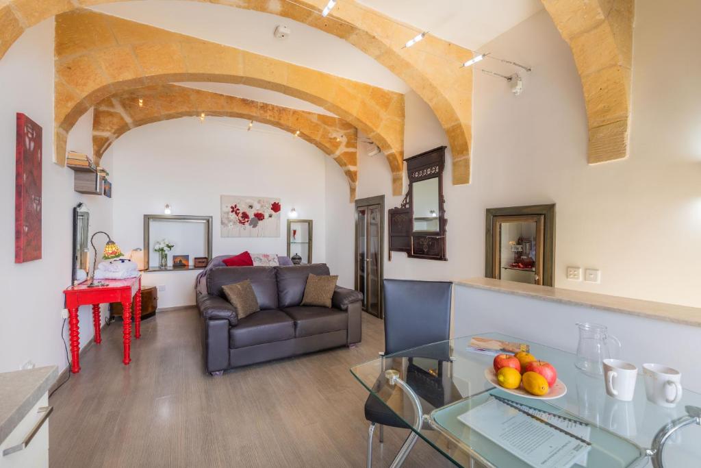 Valletta Harbour View Apartment - Tap to explore photos