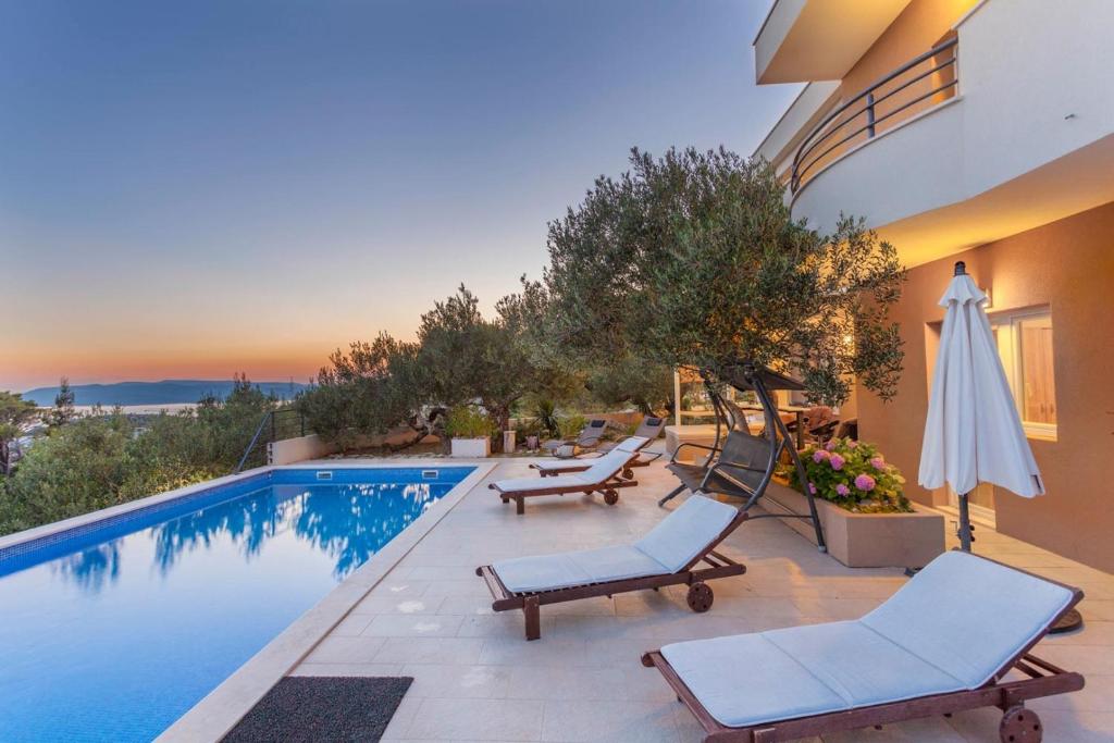 Villa Cupido in Makarska, private pool photo 1