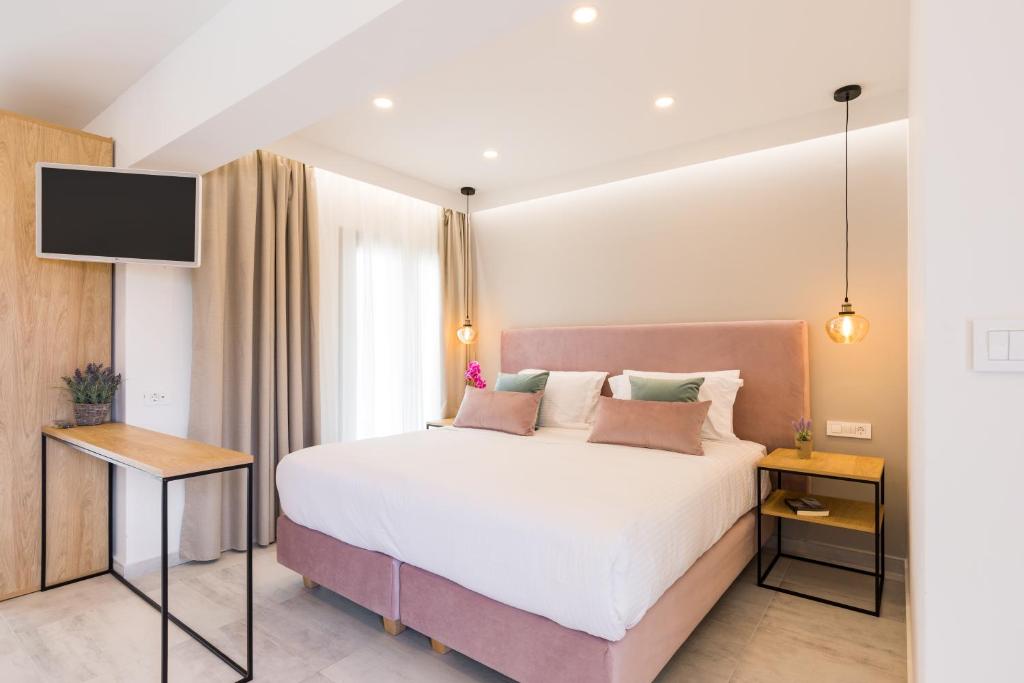 V Luxury Suites photo 2