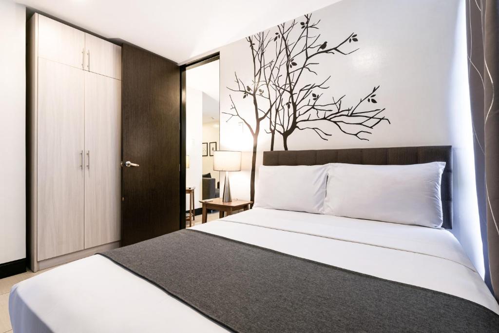 Двухместный (Номер Делюкс с 1 спальней), Artemis Place Makati Hotel
