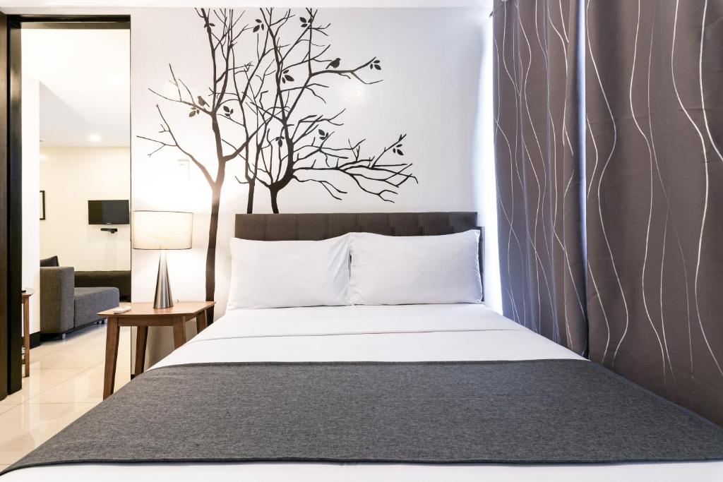Двухместный (Номер Делюкс с 1 спальней), Artemis Place Makati Hotel