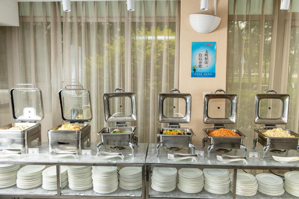 Holiday Inn Express Tianjin Airport, an IHG Hotel photo 1