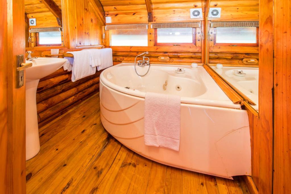 Abalone Lodges photo 3
