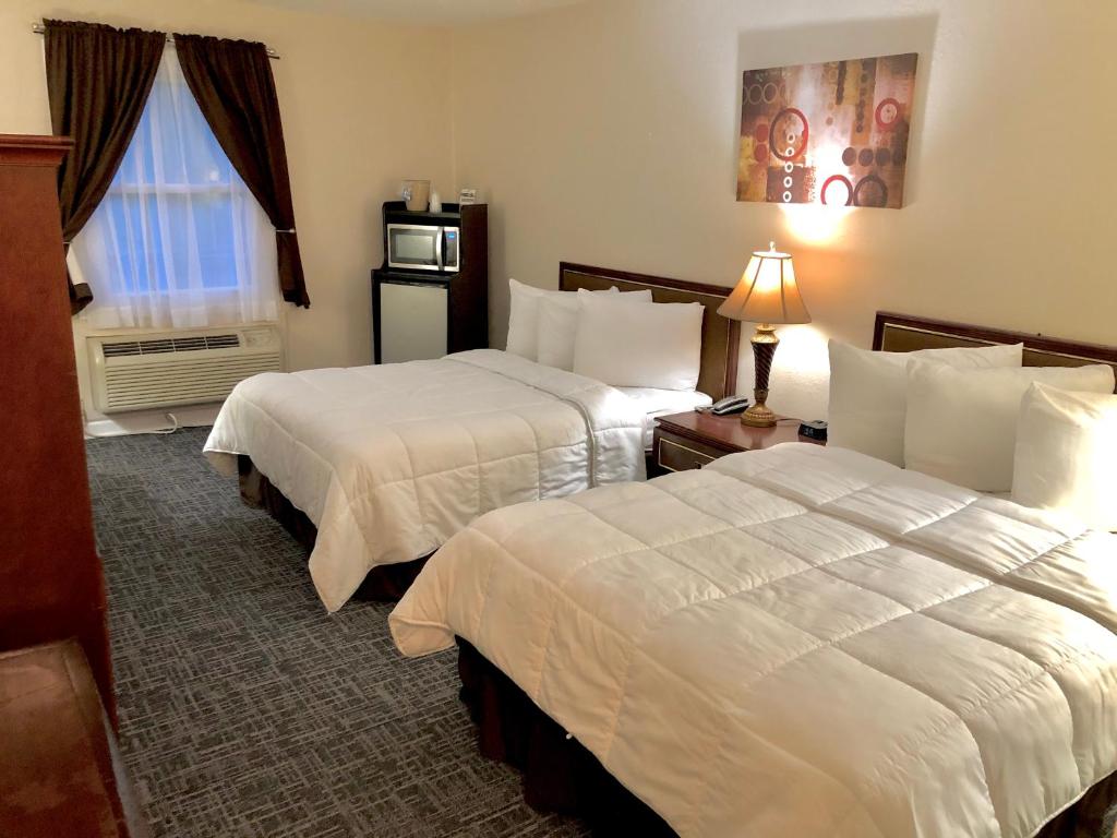 Bicentennial Inn image
