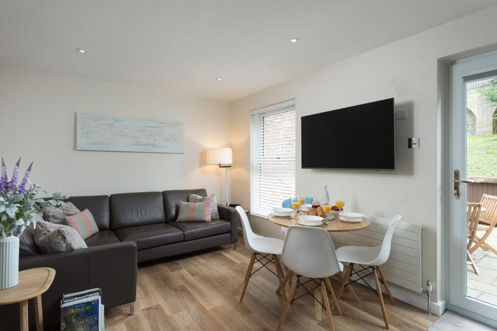 12 Pear Tree House photo 2