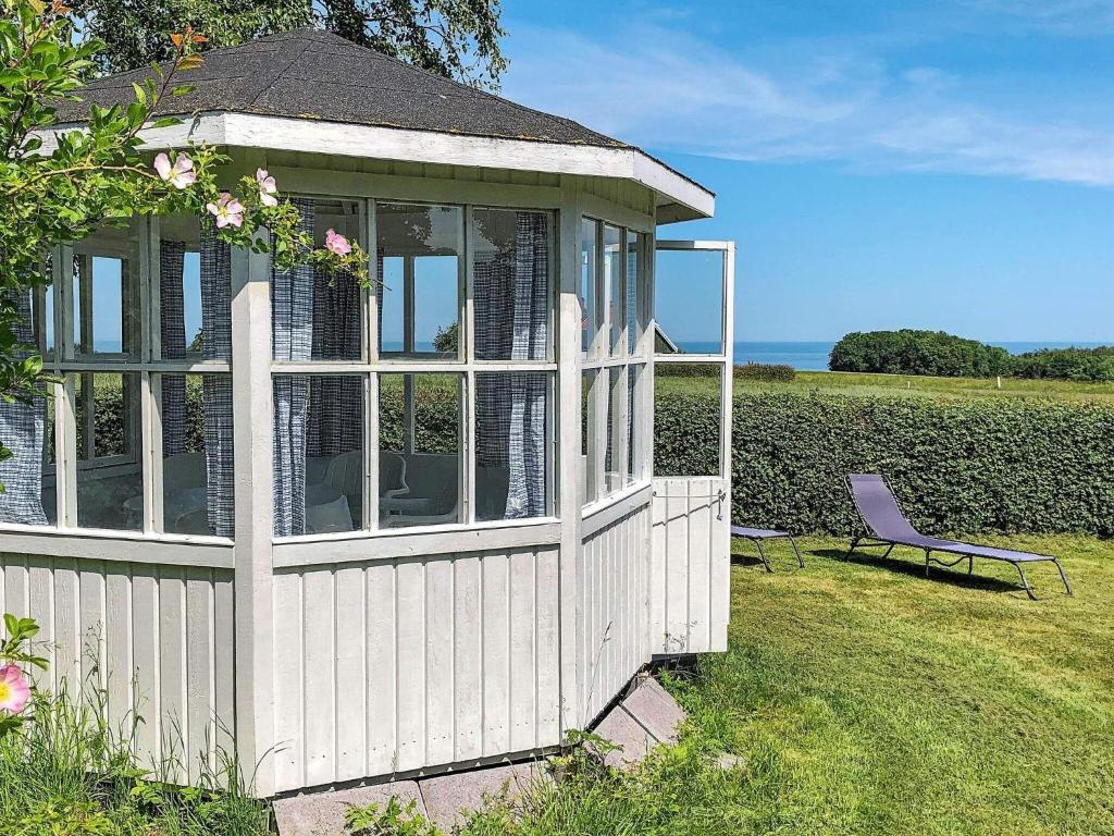 Three-Bedroom Holiday home in Gudhjem 2 photo 2