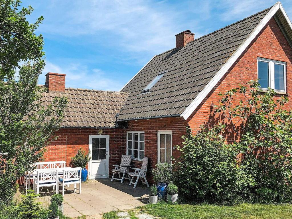 Three-Bedroom Holiday home in Gudhjem 2 photo 1